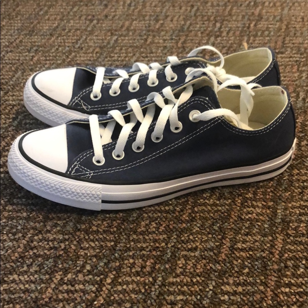 Women’s navy low converse all star chuck taylor